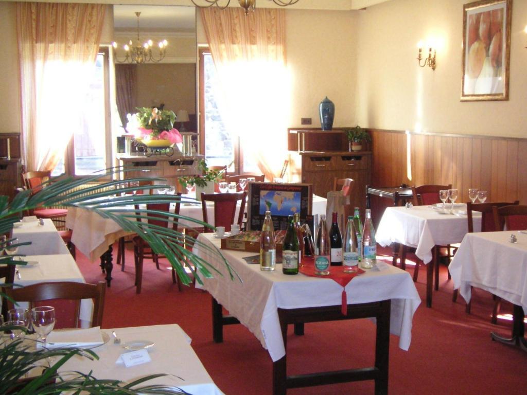Les Negociants Otel Pontgibaud Dış mekan fotoğraf